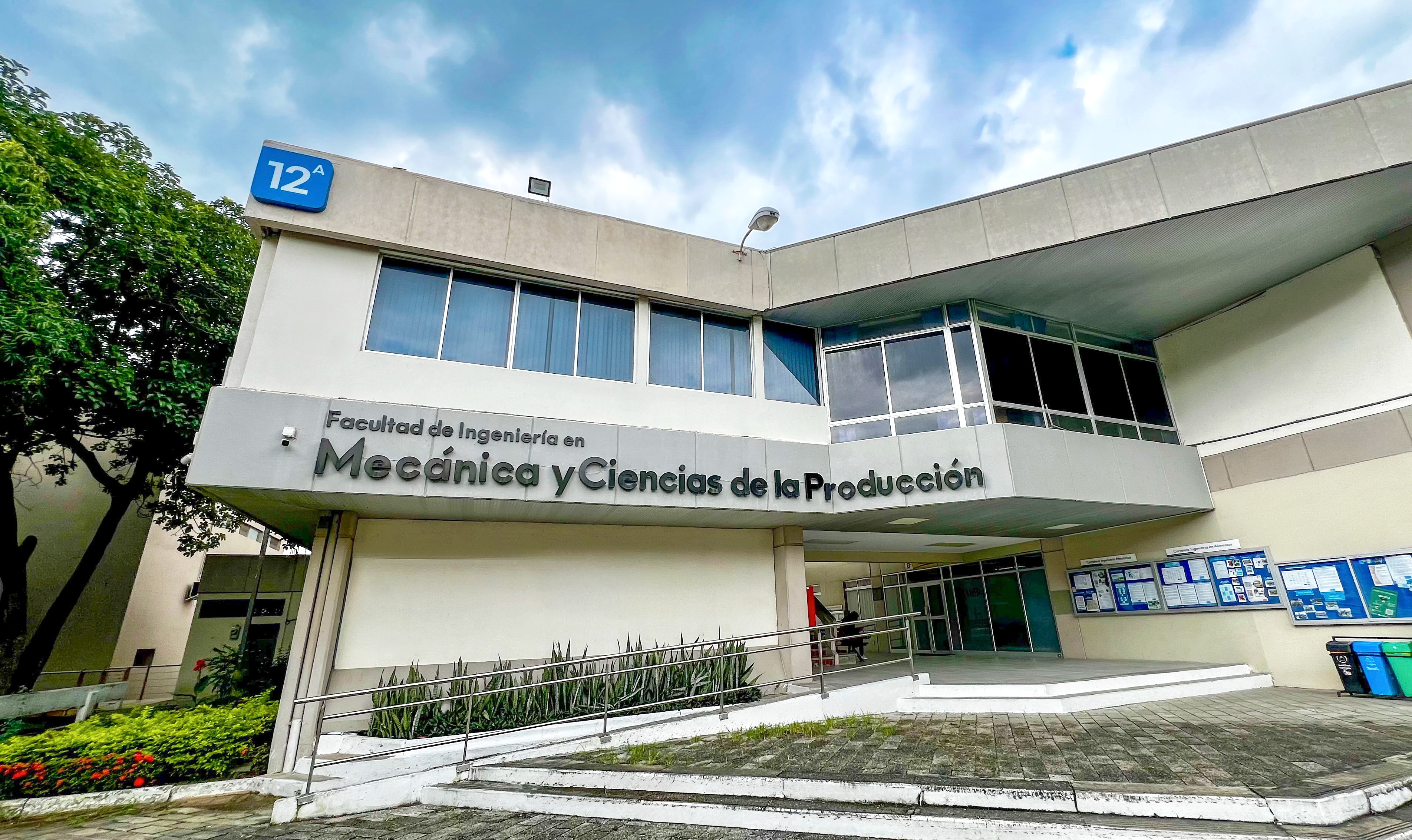 La Escuela Superior Politécnica del Litoral invita a los profesionales interesados a participar en la convocatoria para la selección de Personal de Apoyo Académico de la Facultad de Ingeniería en Mecánica y Ciencias de la Producción. Este proceso tiene como objetivo conformar un banco de elegibles para el Periodo Académico Ordinario 2025-2026, en cumplimiento con la normativa vigente.