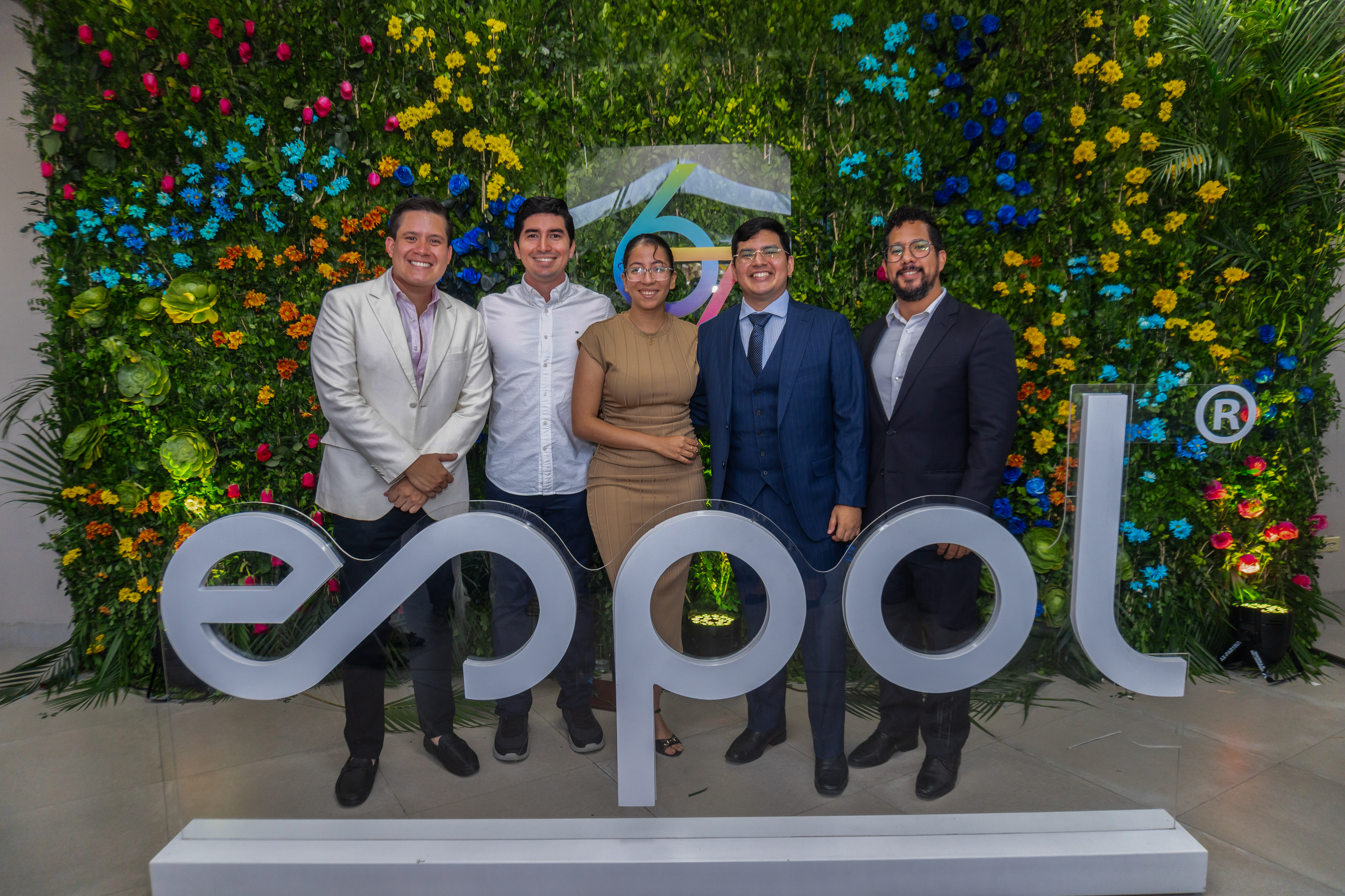 FIMCP Presente. Francisco Yumbla, Gabriel Murillo, María Emilia Montoya, Jair Alvarado, Jonathan León Torres, Mecatrónica, FIMCP, ESPOL