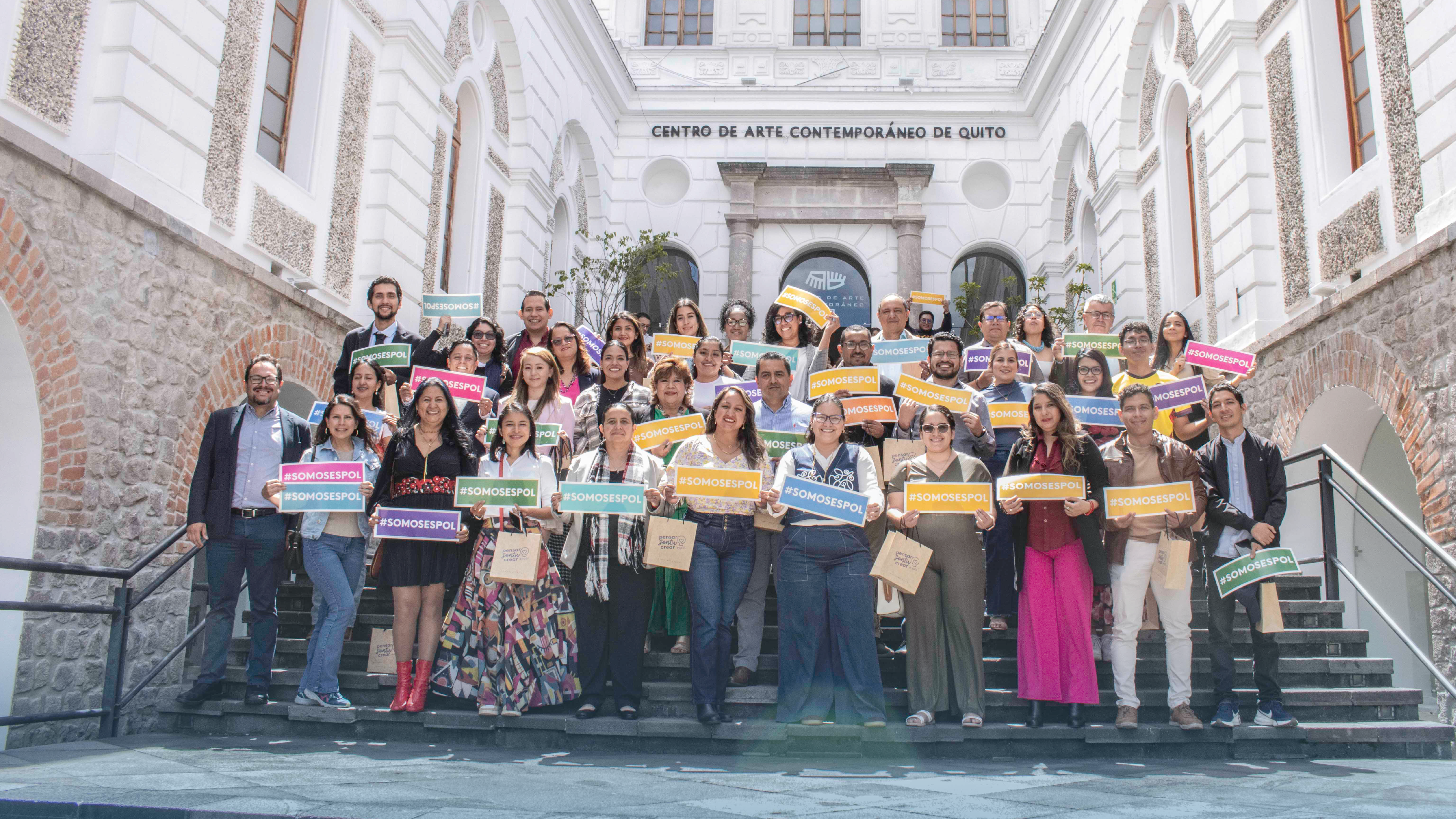 Foto de Alumni y Autoridades ESPOL en Encuentro en Quito