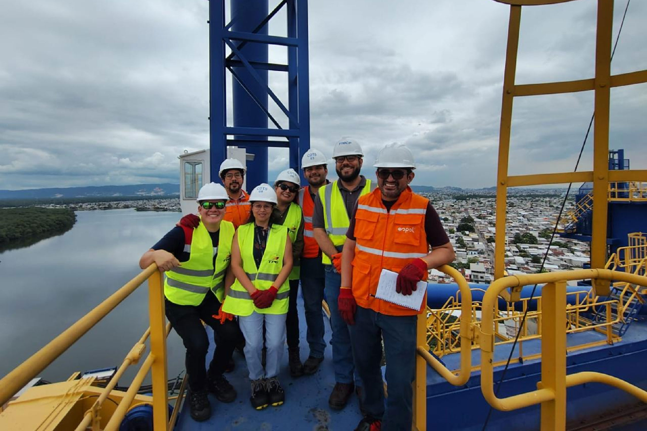 Foto de Visita Técnica de Profesores y Coordinadores de FIMCP en Terminal Portuario de Guayaquil