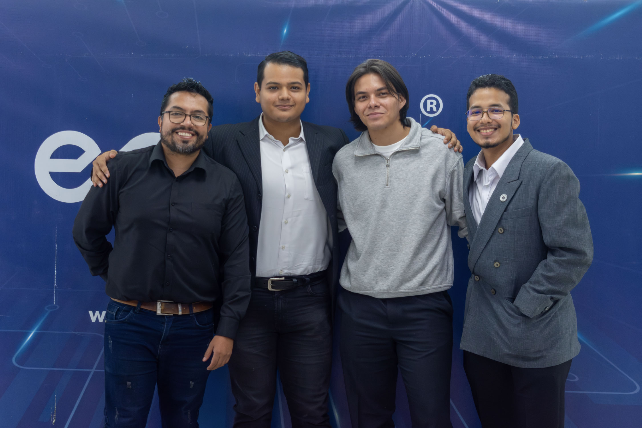 Andrés Nenger, M. Sc. junto a estudiantes miembros de EMBS Capítulo Estudiantil de la Rama IEEE ESPOL en Ceremonia de Posesión de Nueva Directiva de IEEE ESPOL