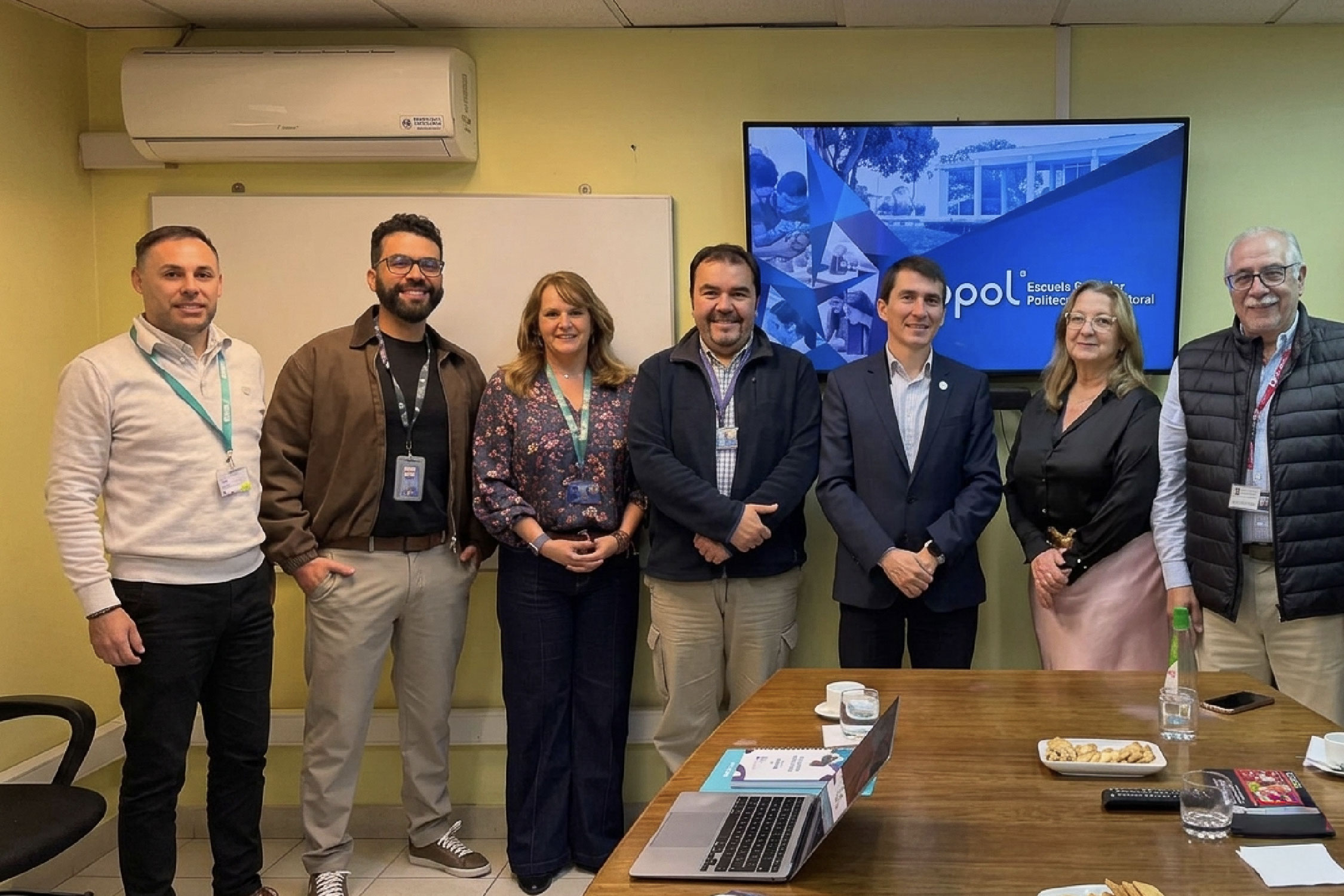 Decano Rómulo Salazar Ph D FIMCP ESPOL en Visita y Reunión con Comitiva de LABEN Chile de la USACH