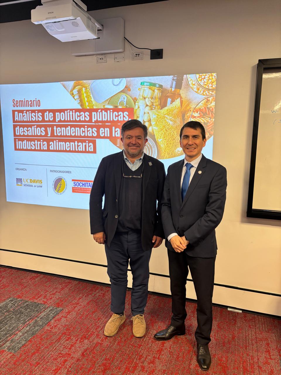 Decano de FIMCP, Dr. Rómulo Salazar en Seminario de Alimentos en Chile