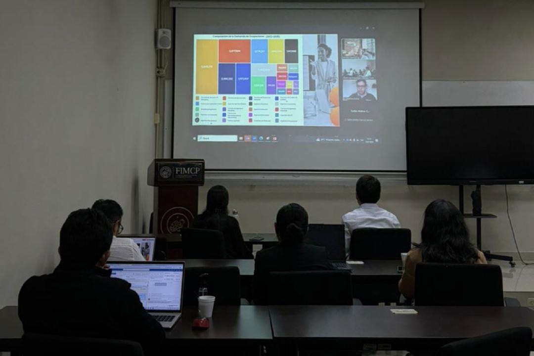Profesores y autoridades de ESPOL y FIMCP en reunión sobre implementación de 1Mentor by QS