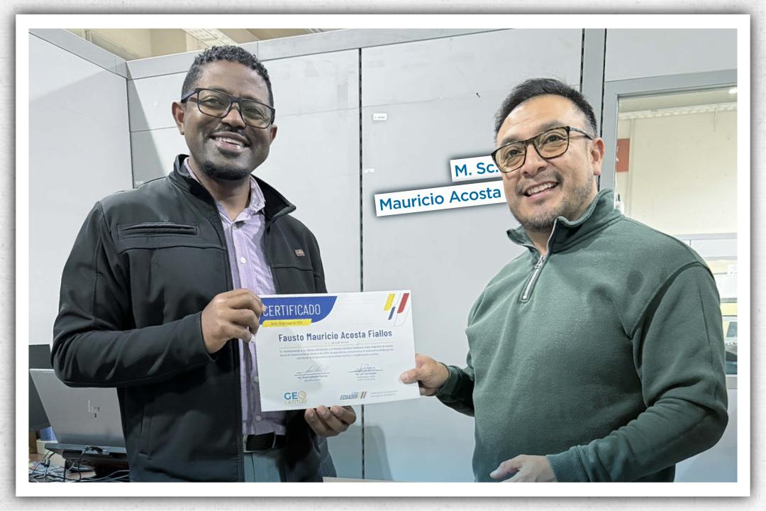 M. Sc. Mauricio Acosta recibió reconocimiento por contribución a Revista Científica GeoLatitud