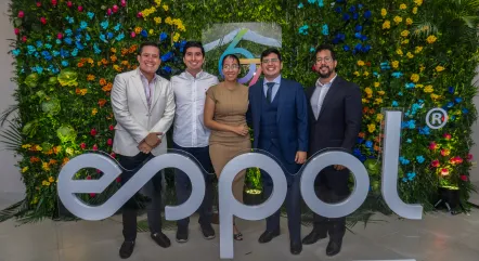 FIMCP Presente. Francisco Yumbla, Gabriel Murillo, María Emilia Montoya, Jair Alvarado, Jonathan León Torres, Mecatrónica, FIMCP, ESPOL